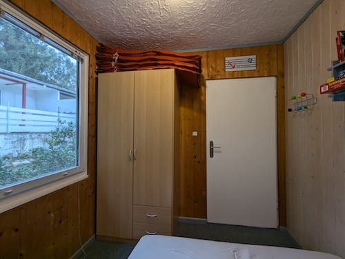 Schlafzimmer 2 Kleinderschrank