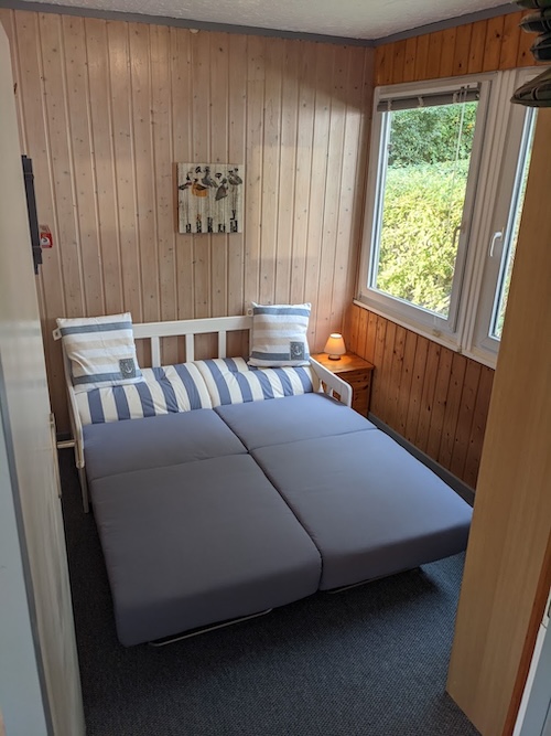 Schlafzimmer 2 Couch ausgezogen